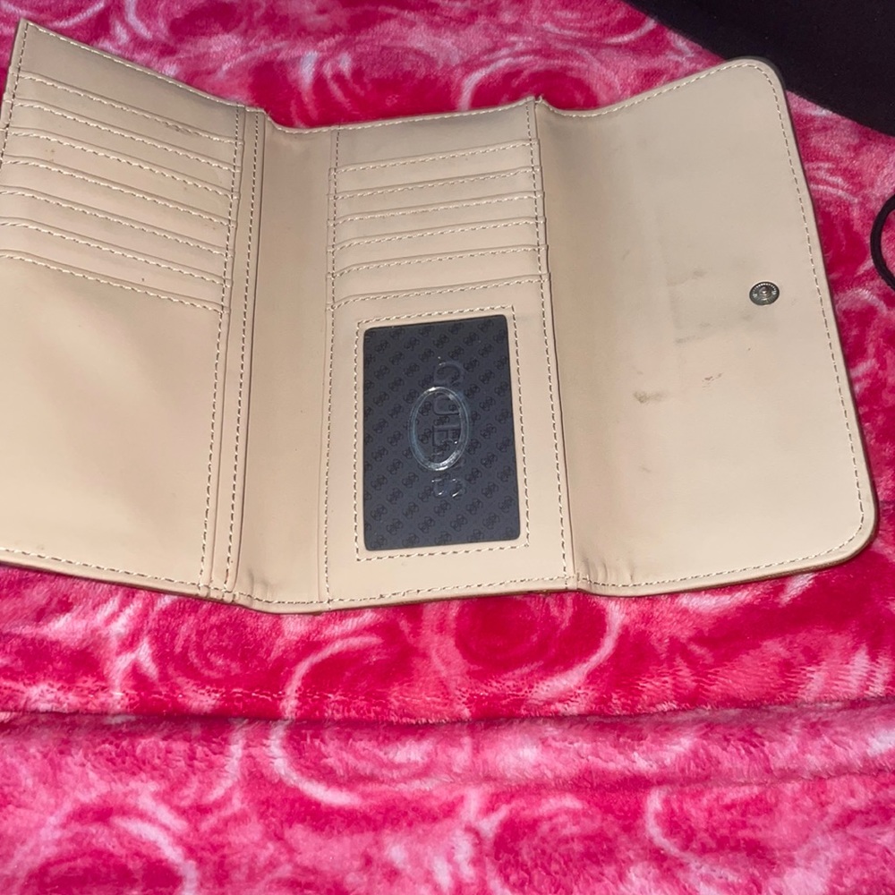 GUESS Wallet - Picture 3 of 4